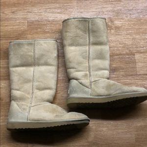 Tall ugg